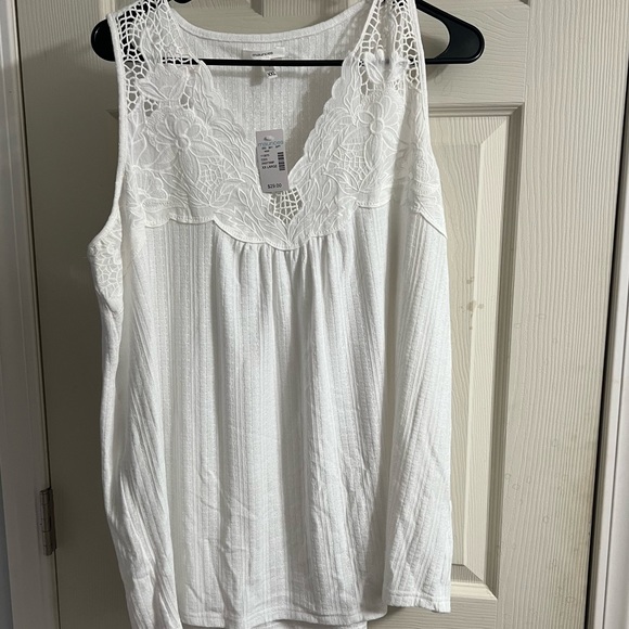 Maurices Flowy Textured White Tank - Picture 2 of 4